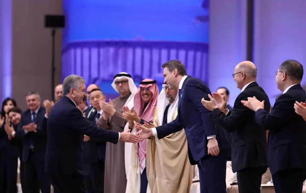 Bakan Bayraktar, Özbekistan Cumhurbaşkanı Mirziyoyev Tarafından Resmi Kabul Edildi