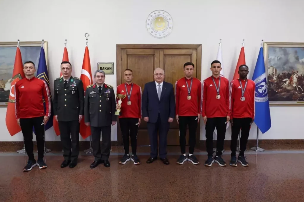 Yaşar Güler, 90’ıncı Büyük Atatürk Koşusu Şampiyonlarını Resmi Törenle Kabul Etti