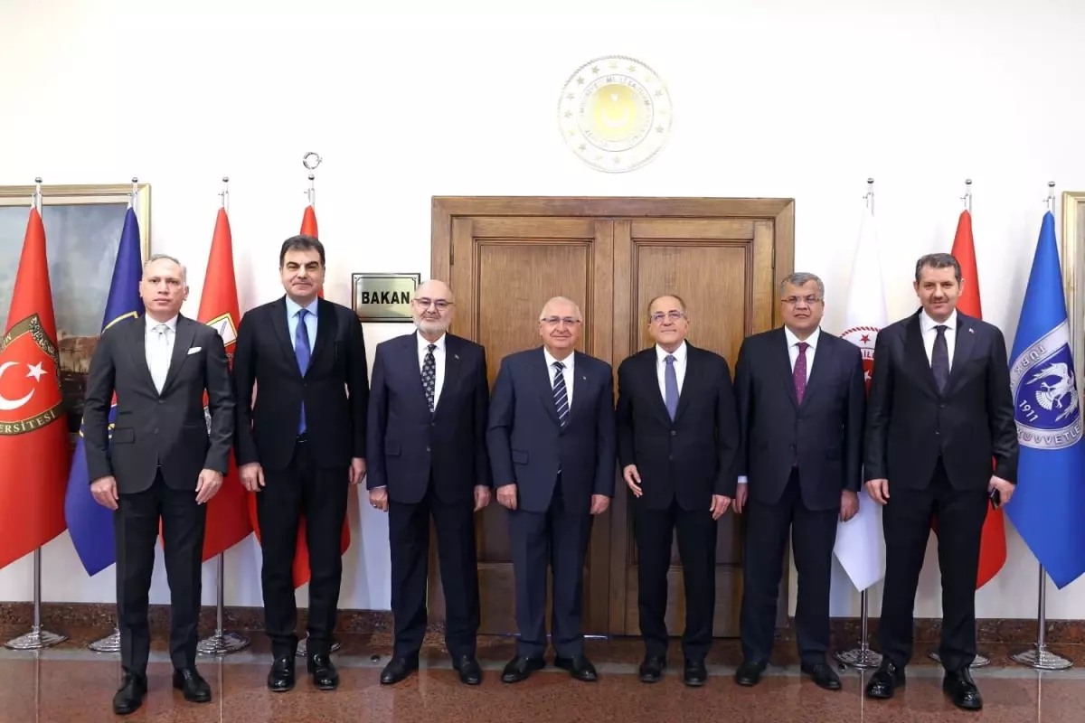 Bakan Güler, Emekli Yardımcı Şuay Alpay’ı Resmi Olarak Kabul Etti