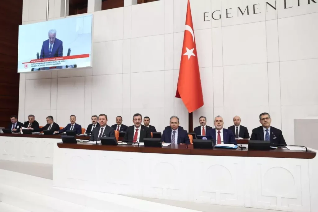 2026 Asgari Ücret Belirleniyor: Bakan Işıkhan’dan Enflasyonla Mücadele ve Vergi Muafiyeti Açıklamaları