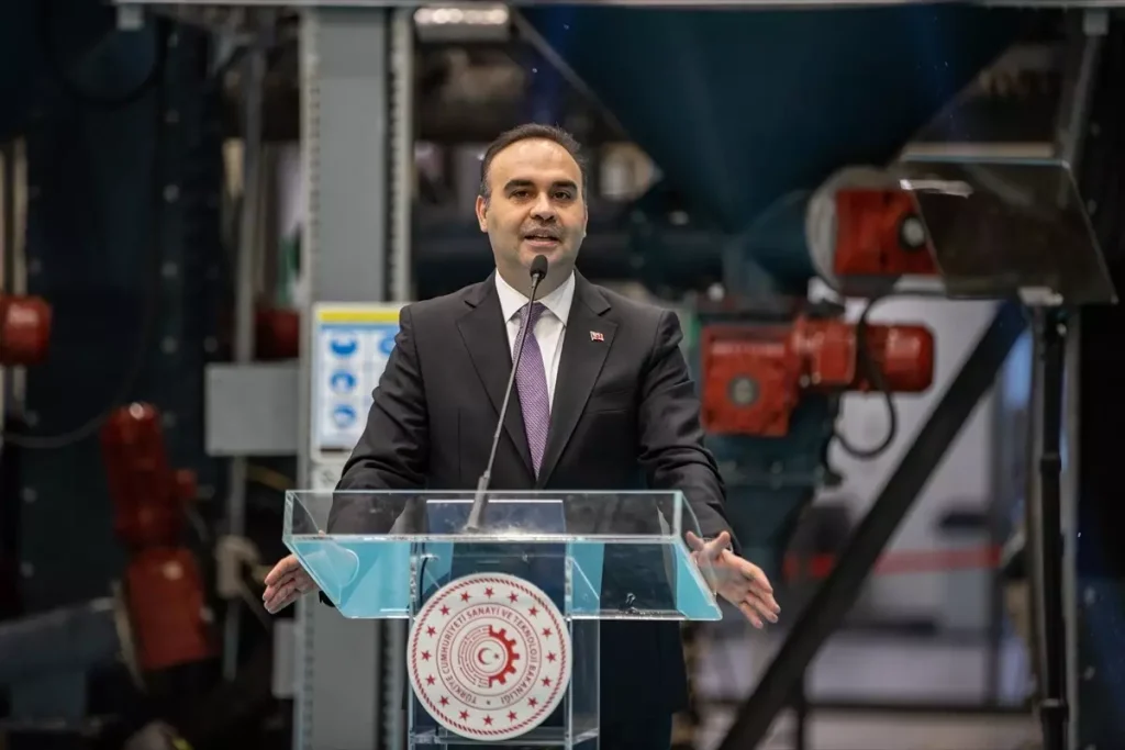 Bakan Kacır, Sakarya’da fındık fabrikasının prototip üretim tesisi tanıtımına katıldı