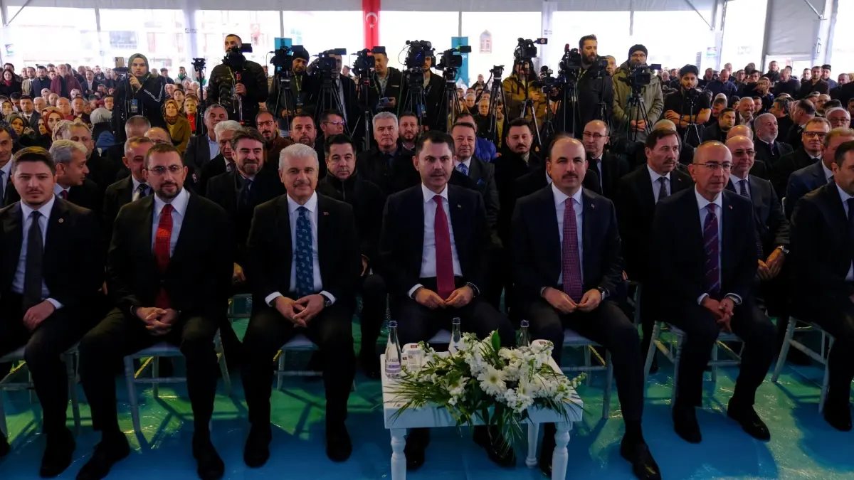 Bakan Kurum: Bir ülke büyüklüğündeki alanı deprem bölgesine yeniden kurduk