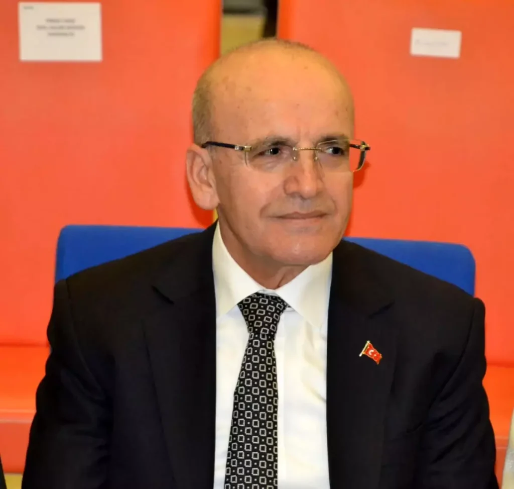 Bakan Mehmet Şimşek, Batman’da “Küresel Meydan Okumalar ve Türkiye” Konferansında Üretim Merkezi Vurgusu Yaptı