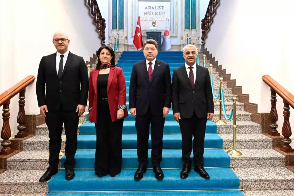 Bakan Yılmaz Tunç’tan DEM Parti Ziyareti ve ‘Terörsüz Türkiye’ Vurgusu