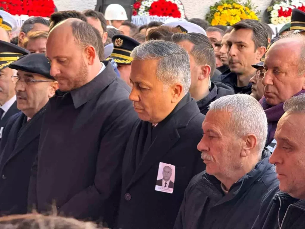 Bakan Yerlikaya, Yalova’da Şehit İlker Pehlivan’ın Cenazesine Katıldı