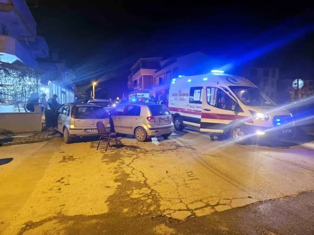 Balıkesir’de Şanslı Kaza: Üç Araç Çarpıştı, Yaralı Yok!