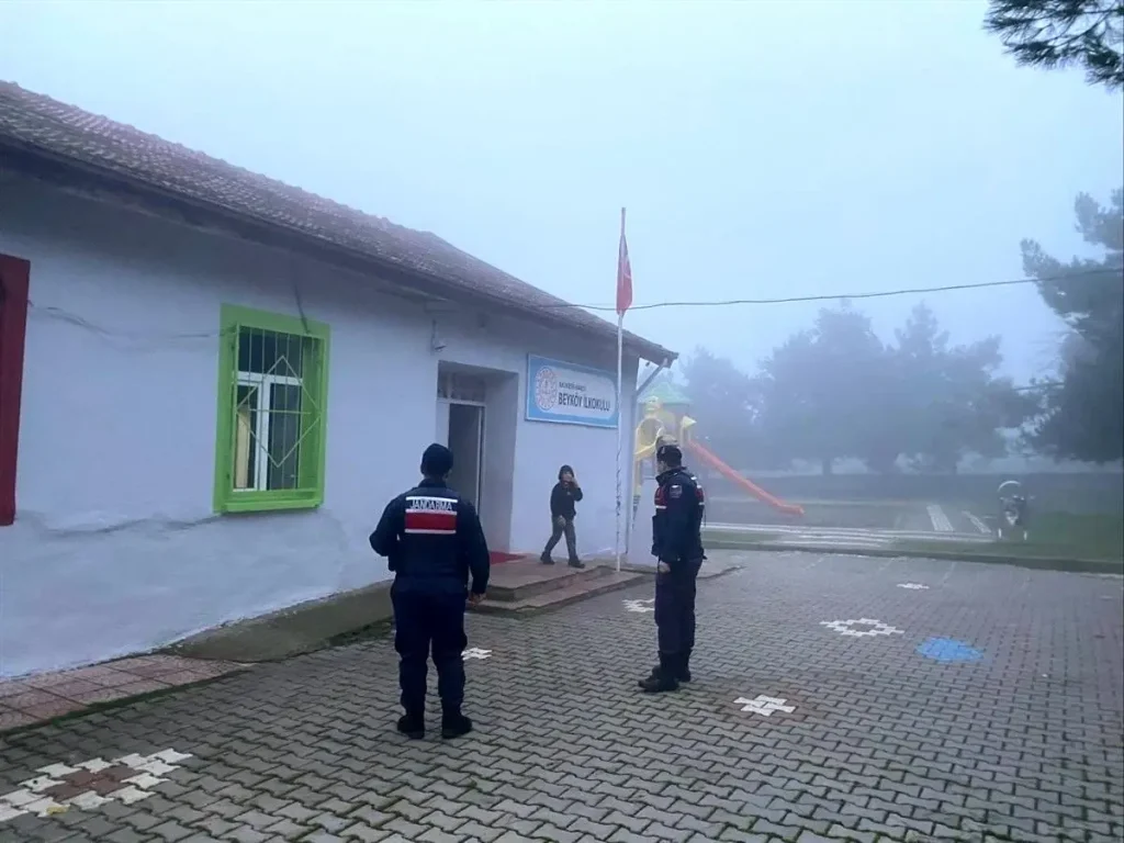 Balıkesir’de Okul Güvenliği Denetimleri: Yılbaşı Öncesi Trafik ve Güvenlik Çalışmaları