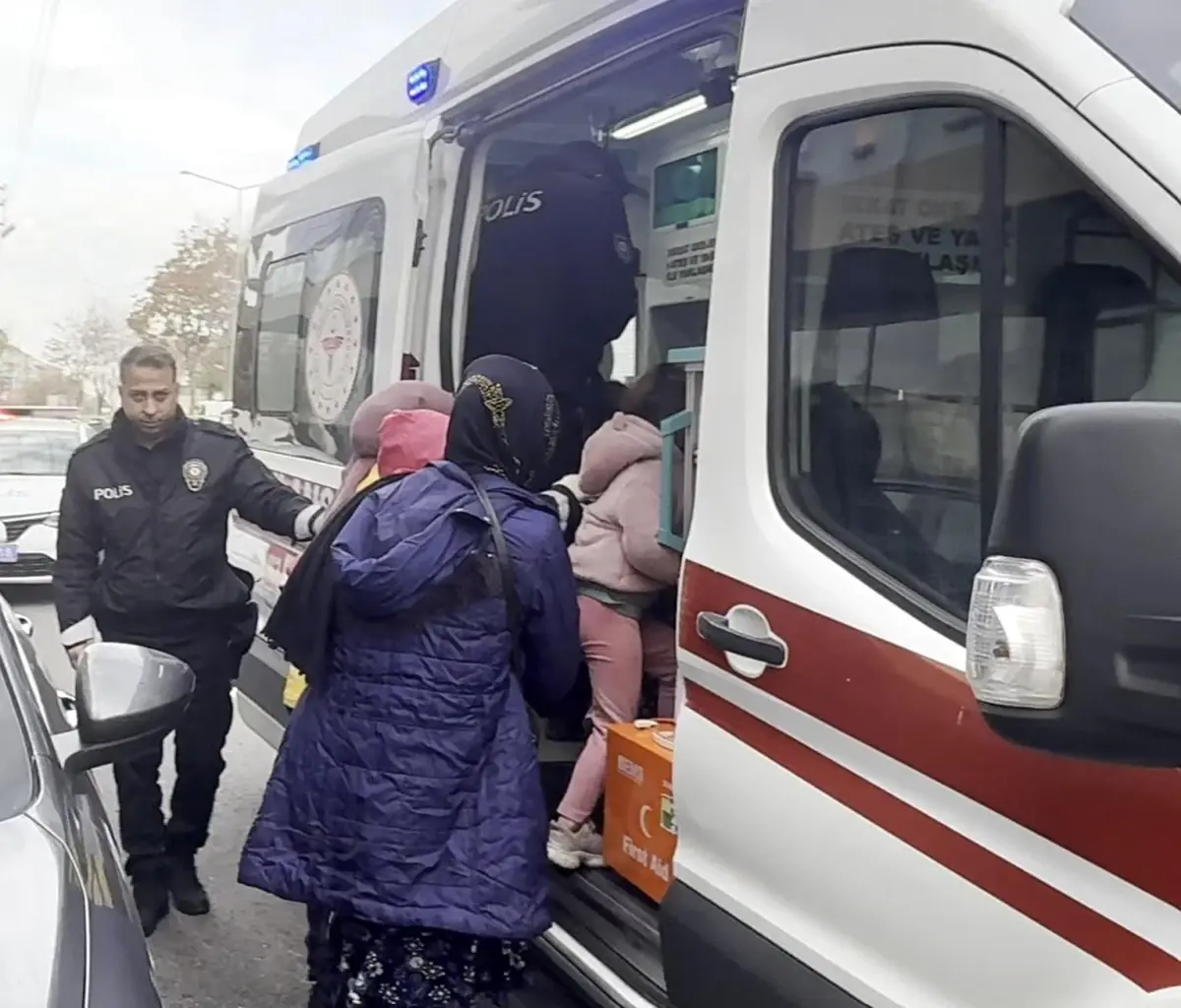 Aksaray’da Balkon Yangını: 4 Kişi Hastaneye Kaldırıldı
