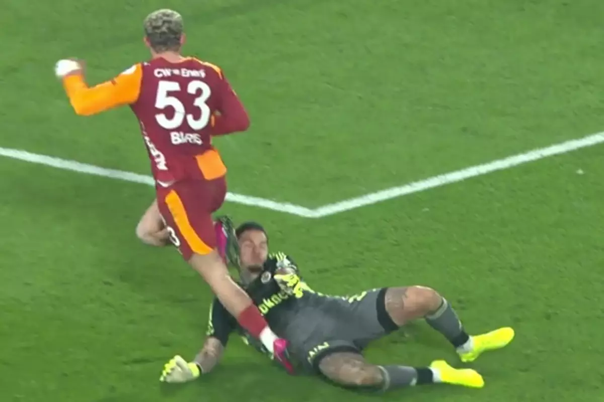 Barış Alper’in yerde kaldığı pozisyon penaltı mı? Ünlü yorumcular kararı kesin bir dille onayladı!