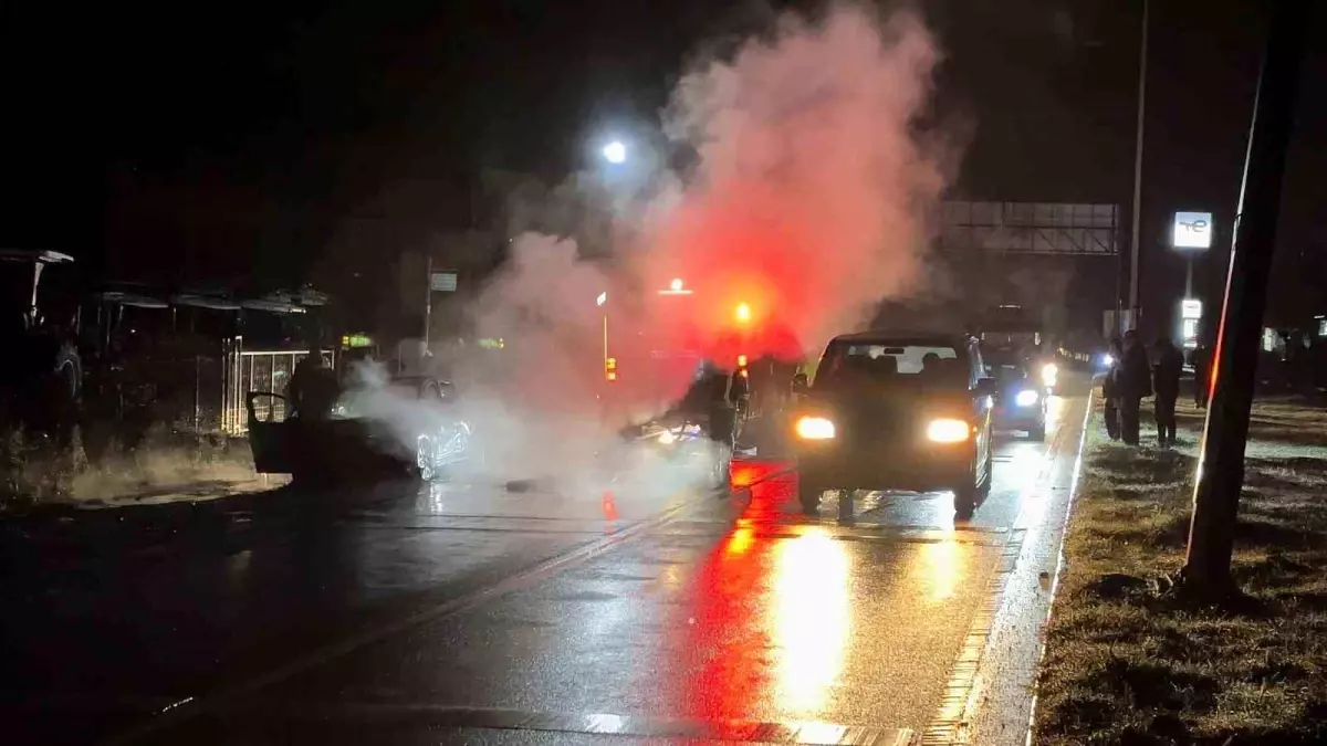 Bartın’da Gece Yarısı Park Halindeki Araç Yangını Panik Yarattı