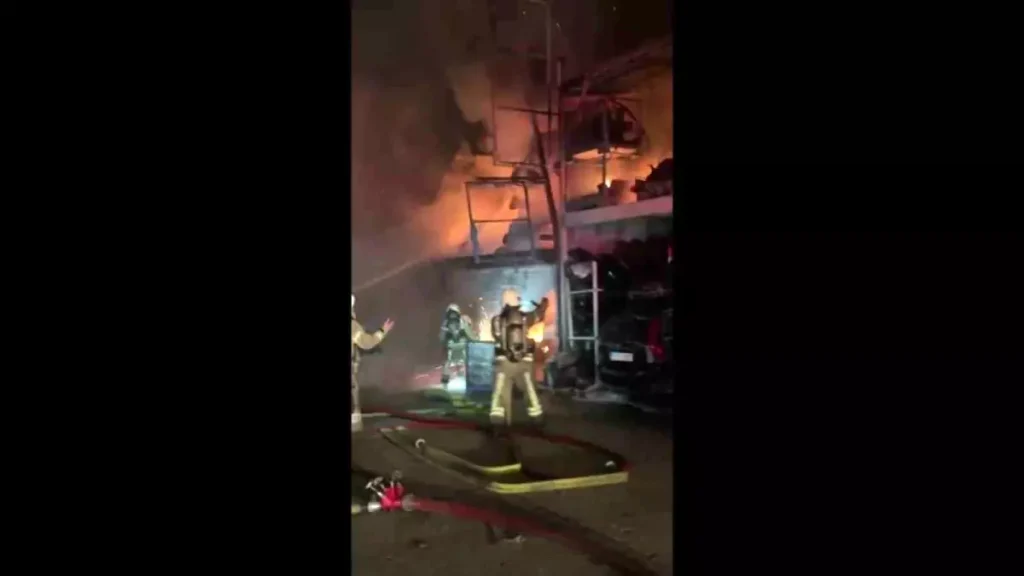 Başakşehir Atatürk Oto Sanayi Sitesi’nde Çıkan Yangında 1 Ölü, 1 Yaralı