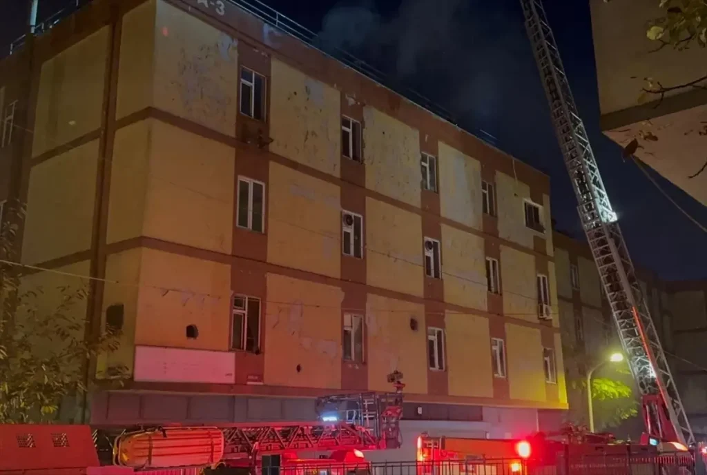 Başakşehir’de Ayakkabı İmalathanesinde Büyük Yangın: İtfaiye Hızla Müdahale Etti