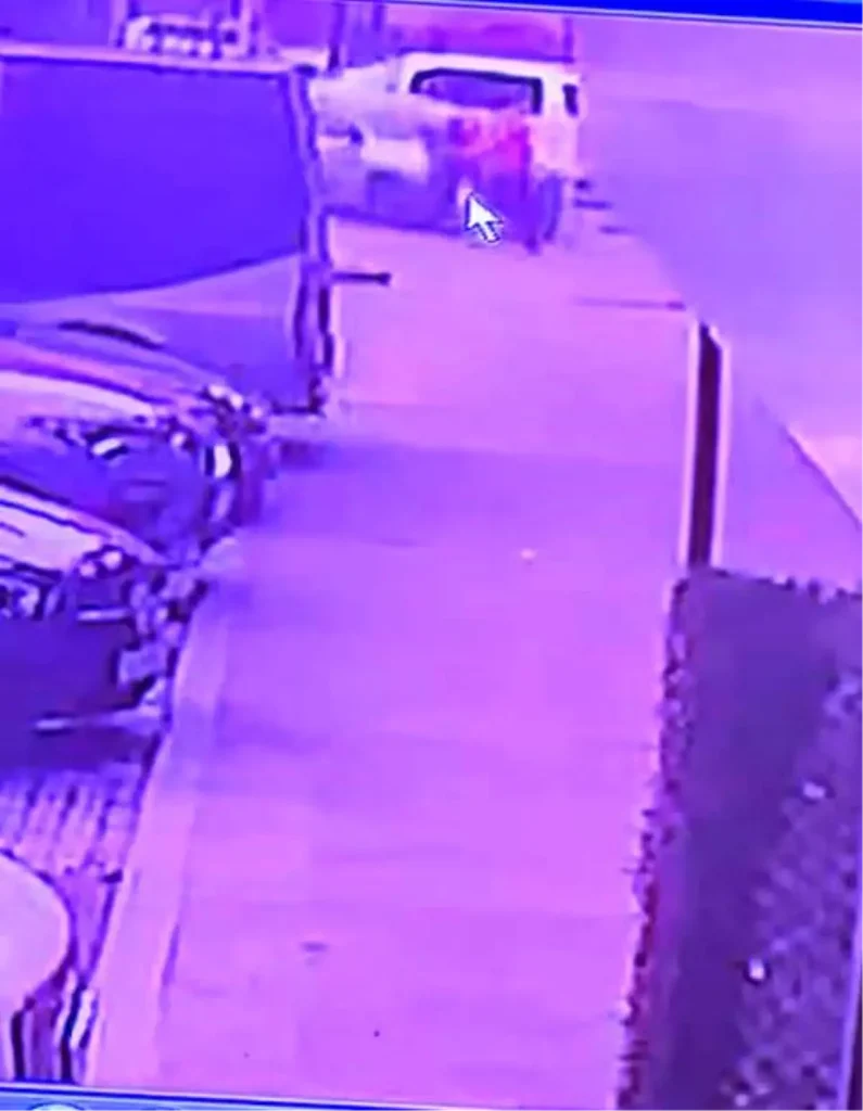 Başakşehir’de Yaya Kazası: Otomobil Kaldırıma Çarpıp Yaraladı