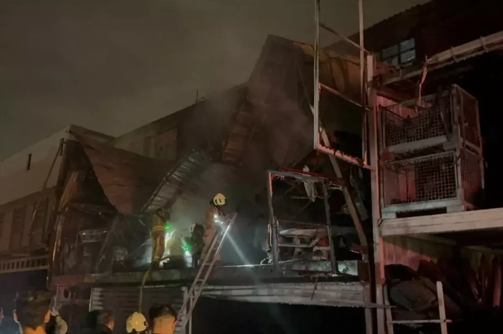 Başakşehir Atatürk Oto Sanayi Sitesinde Büyük Yangın Alarmı!