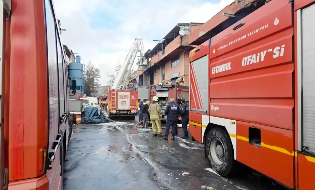 İkitelli’de Plastik İmalathanesinde Çıkan Yangın Kontrol Altına Alındı