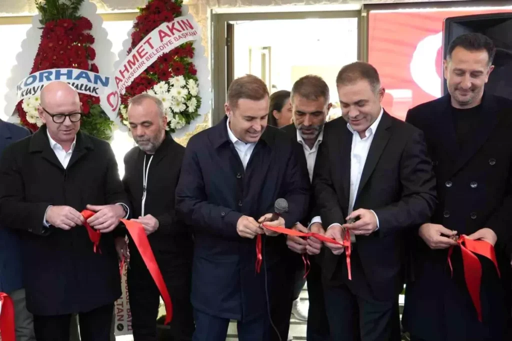 Başkan Ahmet Akın ve CHP Milletvekili Serkan Sarı Balıkesir Kuyumcular Çarşısı Açılışında Buluştu