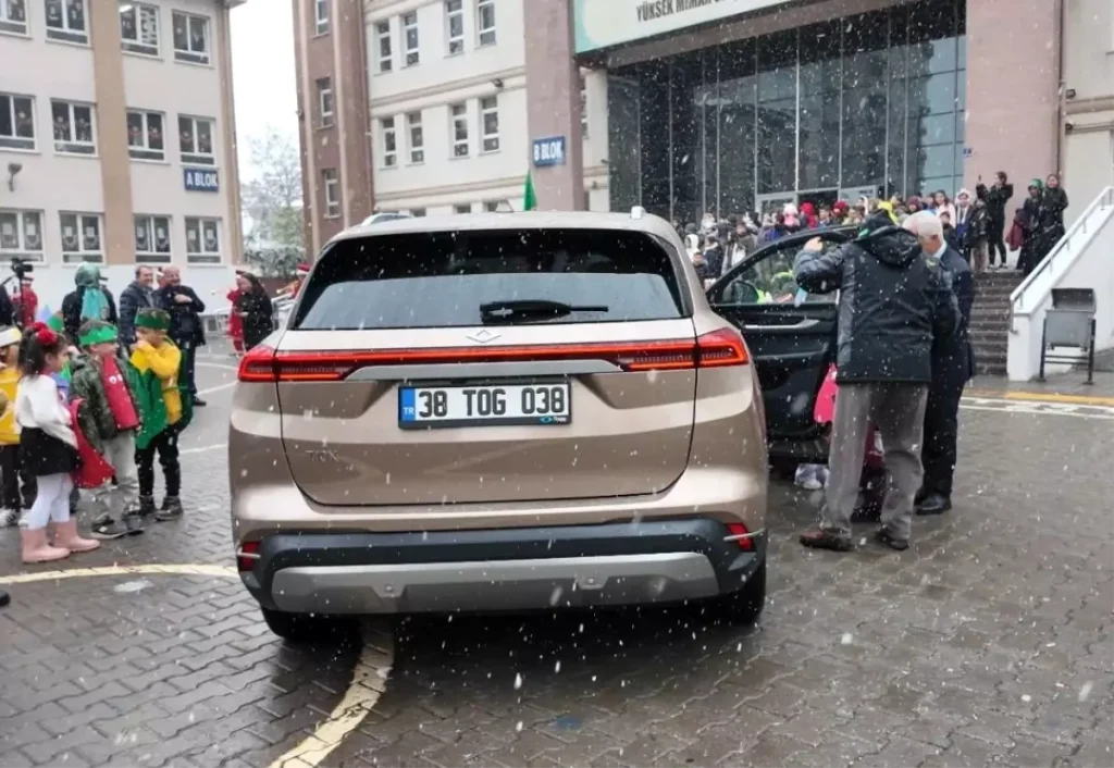 Başkan Büyükkılıç’ın Togg’u, Yerli Malı Haftası’nda Öğrencilerle Buluştu