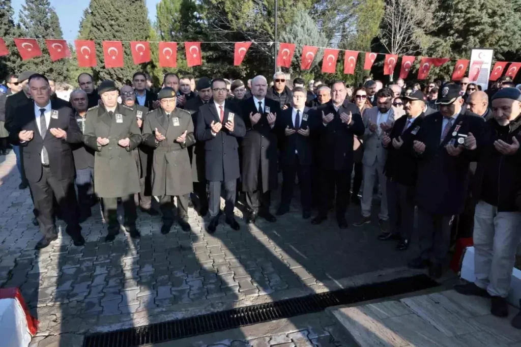 Başkan Pehlivan: “Menemen, Şehit Kubilay ve silah arkadaşlarını bağrına bastı”