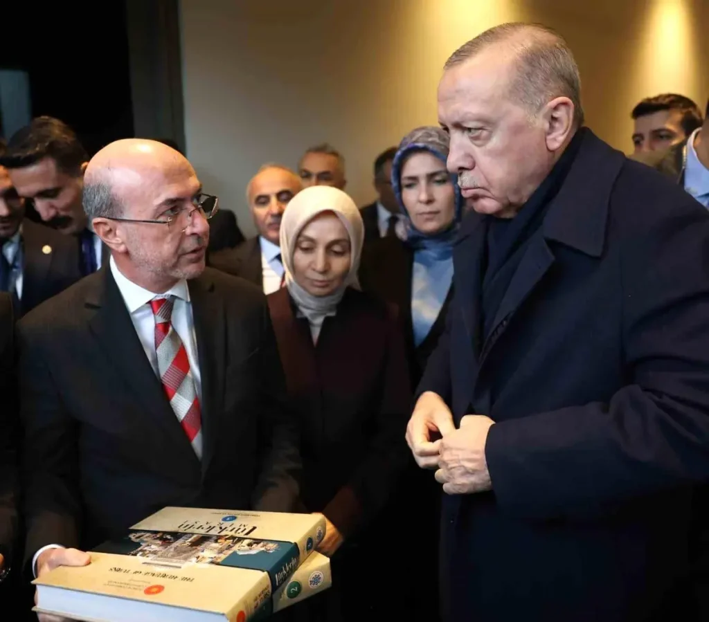 Başkan Pekyatırmacı, “Türklerin Mirası” Projesinin İlk 4 Cildini Cumhurbaşkanı Erdoğan’a Takdim Etti