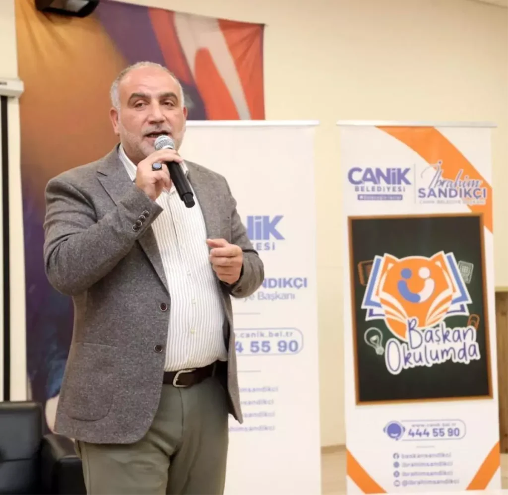 Başkan Sandıkçı: “Eğitimin her aşamasında öğrencilerin yanındayız”