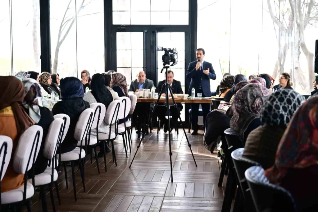 Başkan Taşkın, AK Parti Kadın Kolları Mahalle Başkanları Toplantısına Katıldı