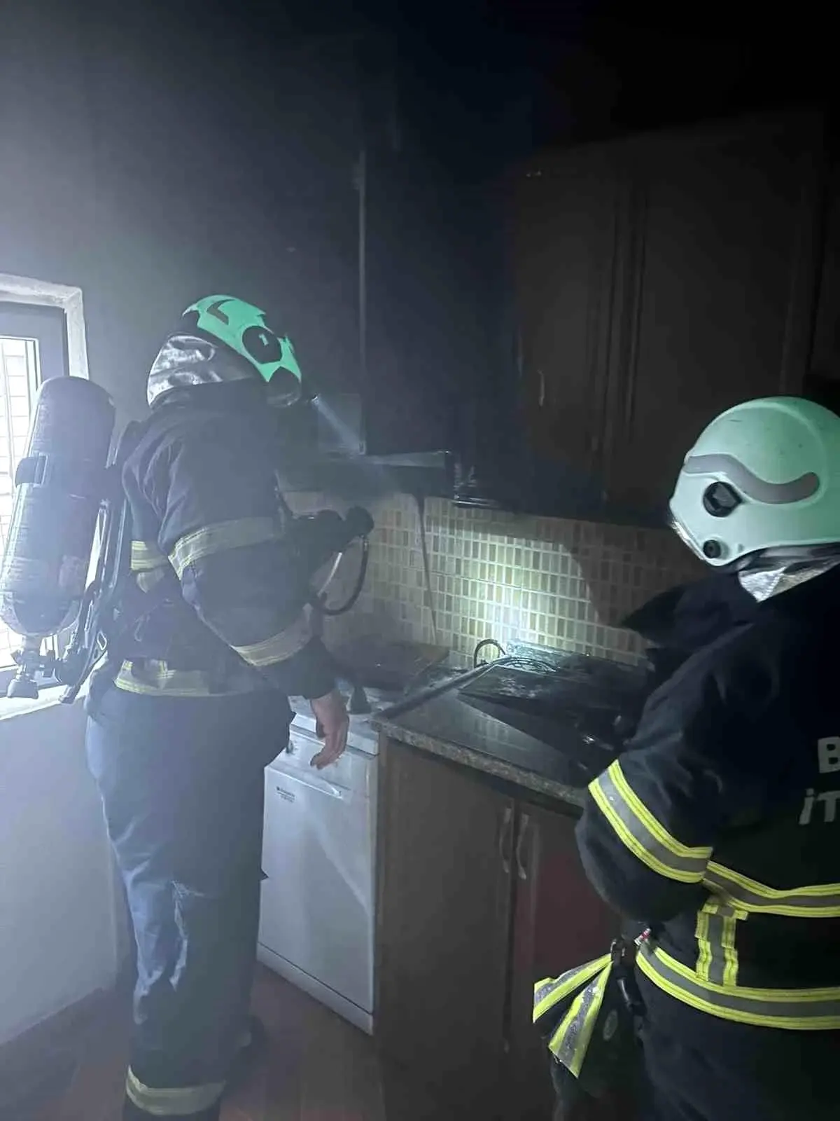 Batman’da Cumhuriyet Mahallesi’ndeki Evde Çıkan Yangın Korku Uyattı