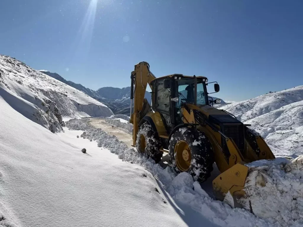Batman’da Kar ve Buzlanma Ulaşımı Engelledi