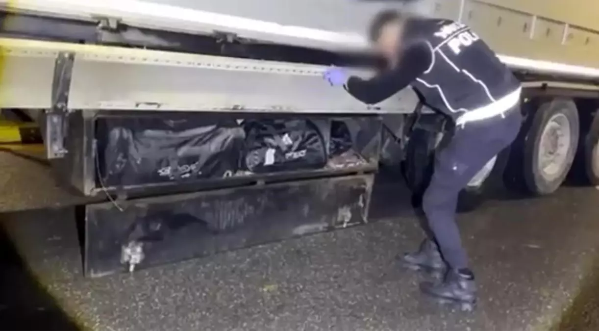 Batman’da Şehit Alper Albayrak Anısına Gerçekleştirilen Operasyonda 35,8 kg Skunk ve 2,1 kg Esrar Ele Geçirildi