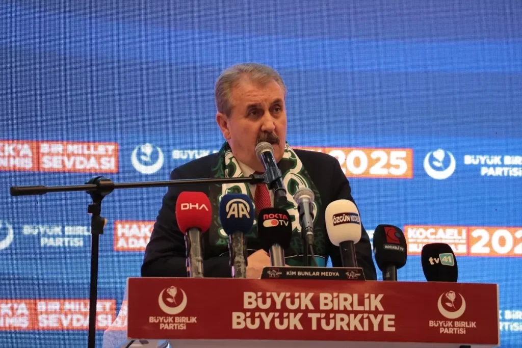 Destici: Nüfus, Devletin Temelidir