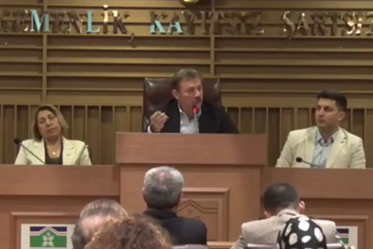 Belediye Başkanı Hakan Bahadır’dan Meclis’i Şoke Eden Çıkış: “Seni Evlendireyim De Rahatla!”