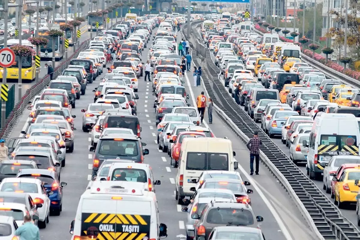 Benzine 2,02 TL İndirim Geliyor: Pompada Fiyatlar Düşüyor