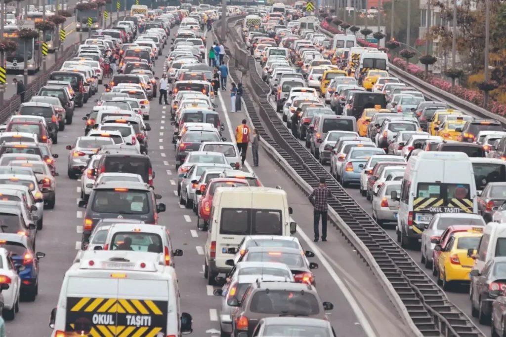 Benzine bu gece 83 kuruşluk yeni bir indirim geliyor