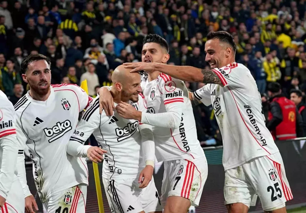 Beşiktaş, Fenerbahçe’yi 2-1 Yendi