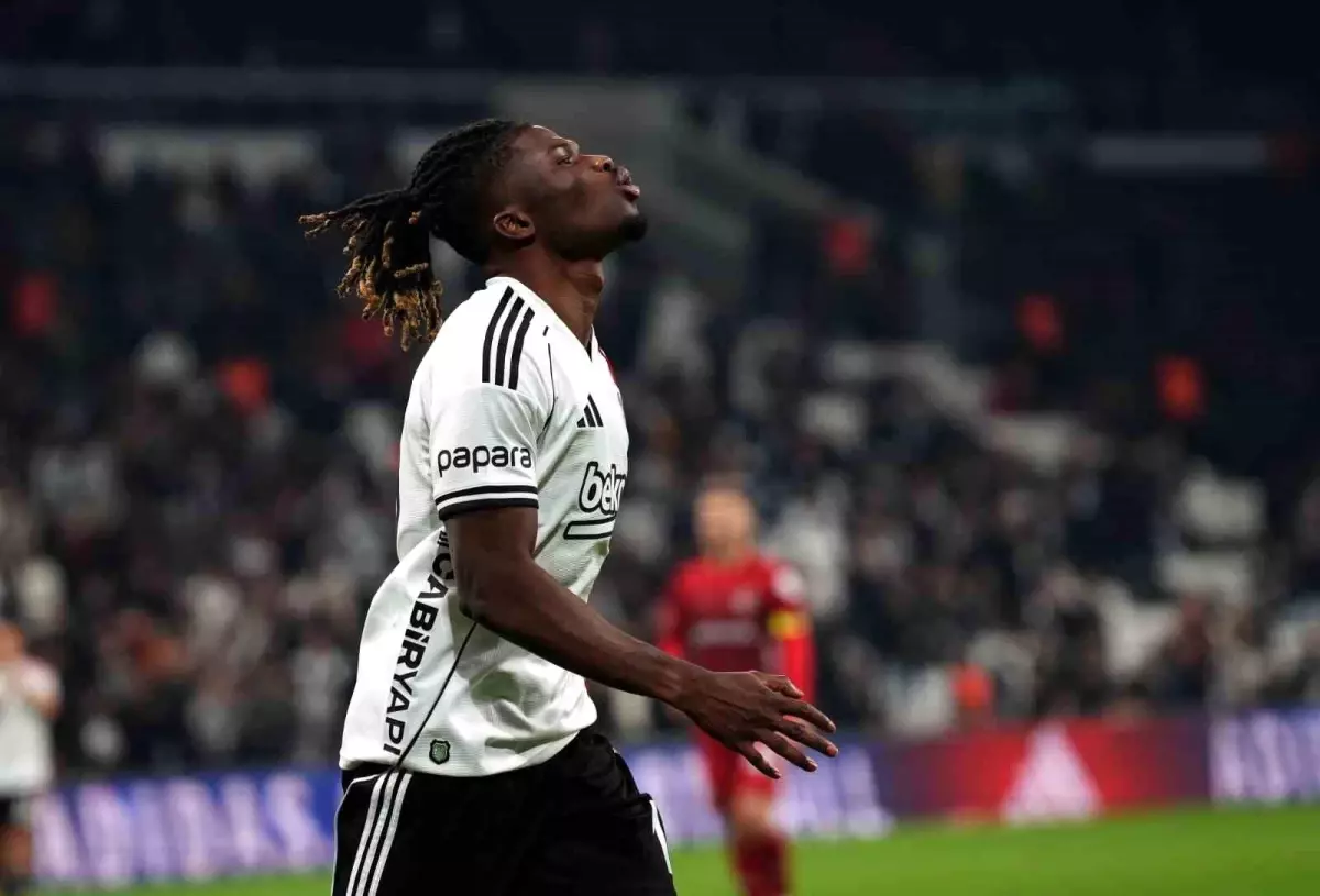 Beşiktaş, Önde Olduğu Maçları Kırmızı Kartların Bedelinde Kaybetti