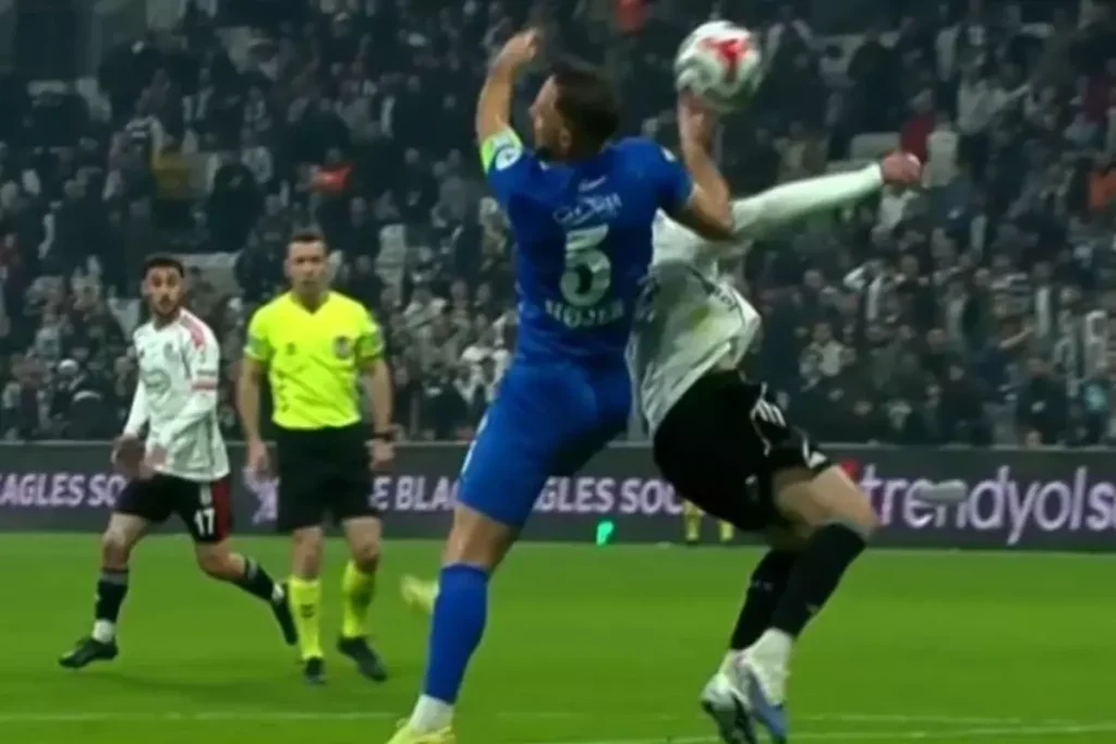 Beşiktaş’tan ‘Tiyatro devam ediyor!’ Tepkisi Büyük Tartışma Yarattı