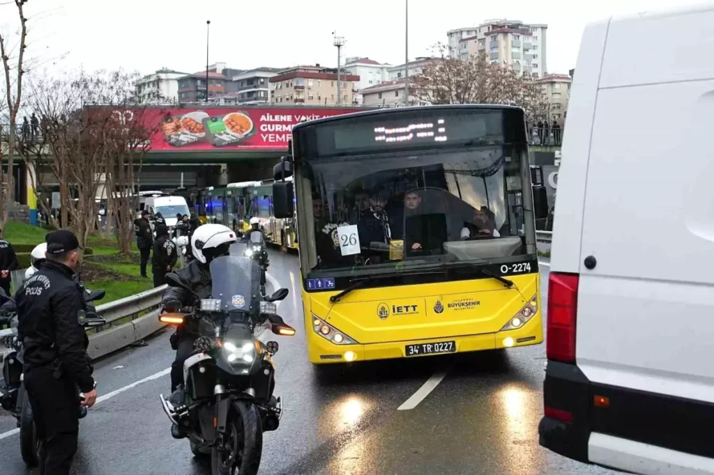 Beşiktaş Taraftarları Kadıköy’de