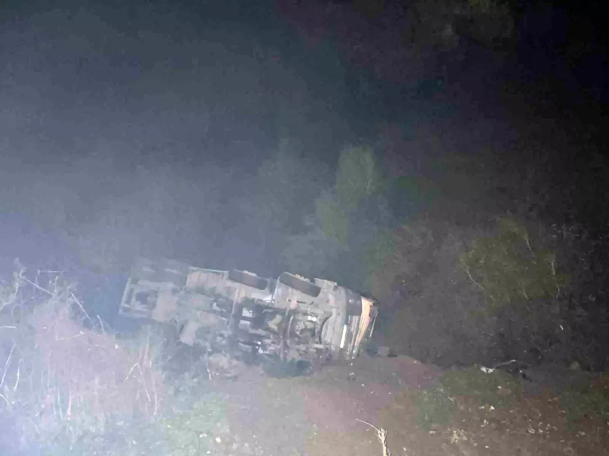 Yenice’de Beton Mikseri Uçuruma Yuvarlandı