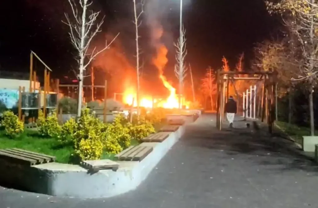 Beylikdüzü’nde Çocuk Parkını Saran Şok Yangın!