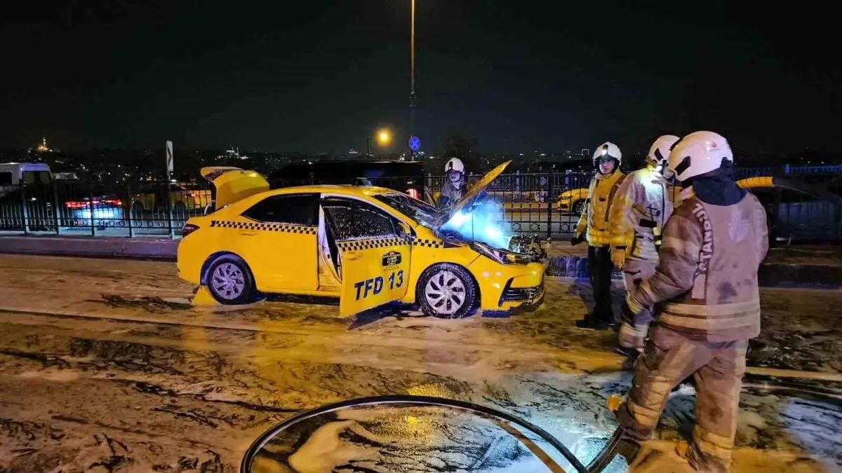 Beyoğlu’nda Takside Büyük Yangın: Şoför ve Yolcular Zor Anlarda Kurtarıldı