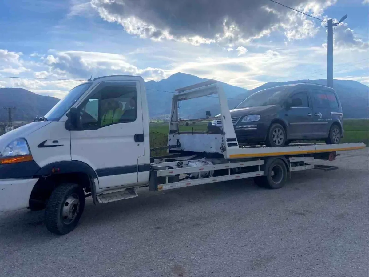 Bilecik’te Jandarma, Yakalama Kaydı Olan Araçları Trafik Kontrolünde Ele Geçirdi