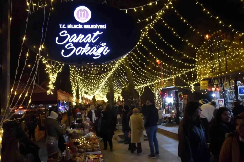 Bilecik’te Sanat Sokağı Coşkusu: Yaratıcı Stantlar ve Yoğun İlgi