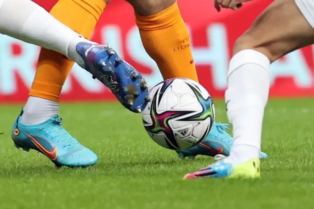 Bir garip transfer hikâyesi! Genç futbolcu istese de Süper Lig’e dönemiyor