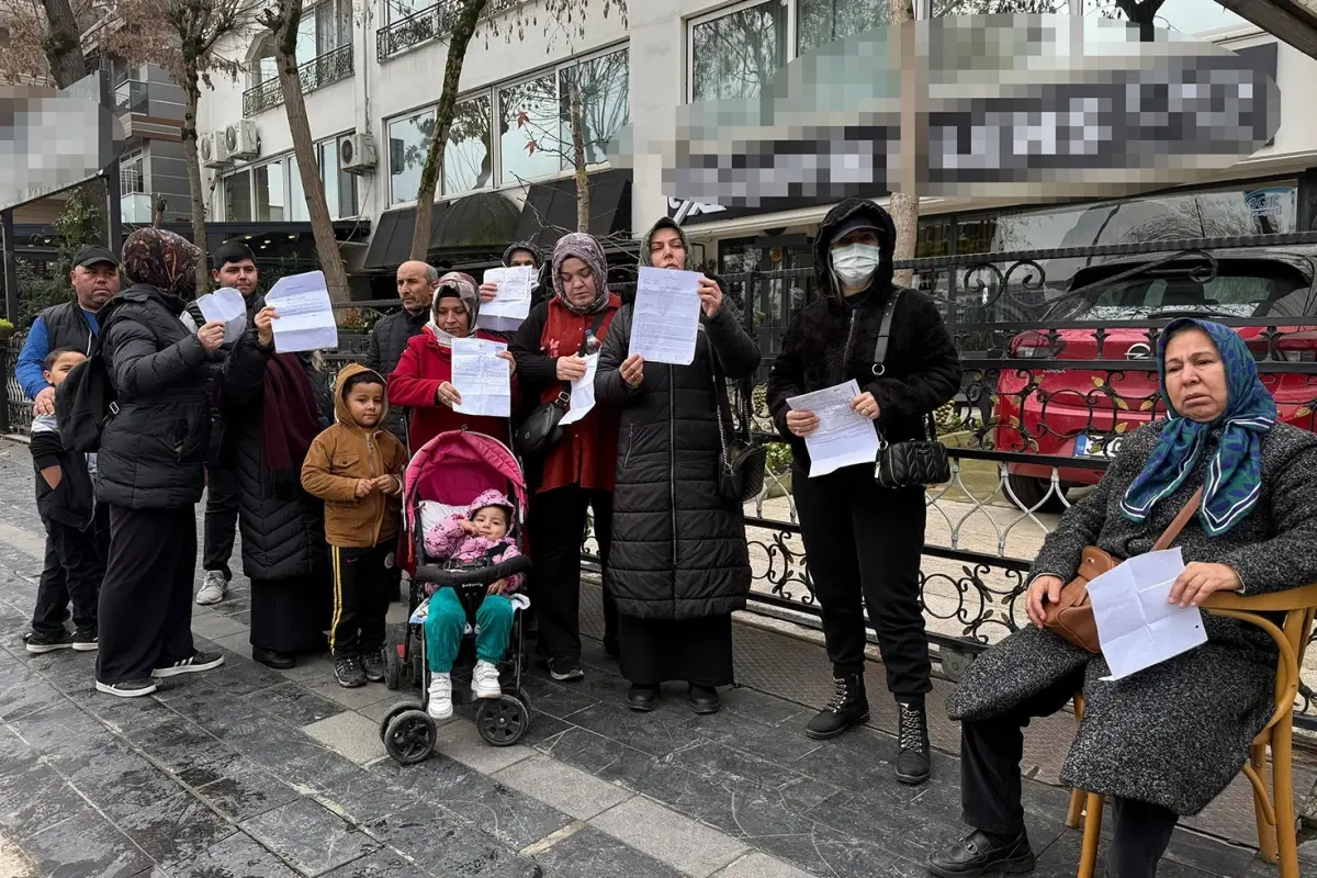 Dükkan kapandı, mahalle ayağa kalktı! Kadınlar evinin önünde eylem yaptı