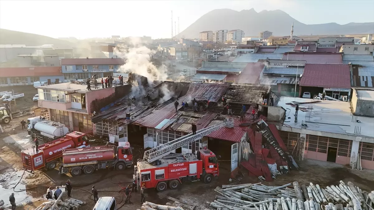 Tatvan’da Kereste İşletmesinde Çıkan Yangın Hızlı Müdahale ile Söndürüldü
