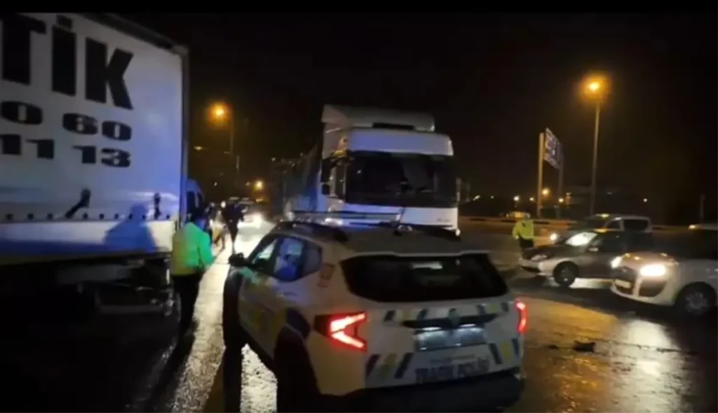 Bitlis’te Tır Dorsesinde Saklanan 31 Düzensiz Göçmen Yakalandı, Organizatör Tutuklandı