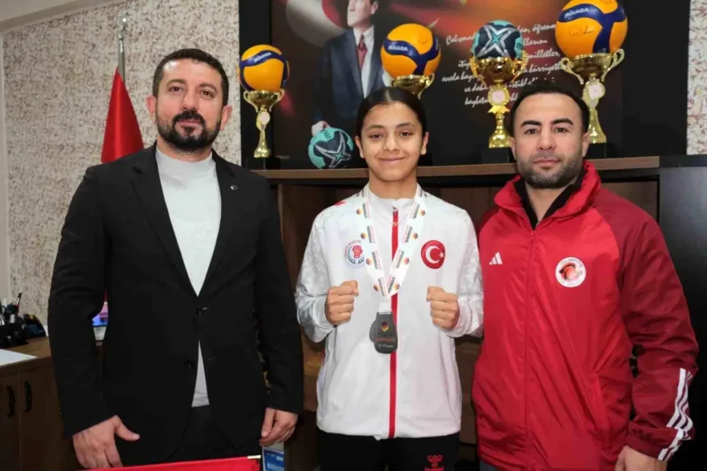 Asmin Çabas Cizre’de Coşkuyla Karşılandı