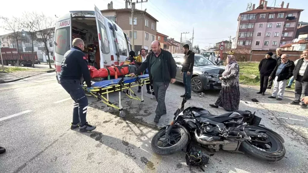 Bolu’da Ciple Çarpışan Motosikletli Yaralandı