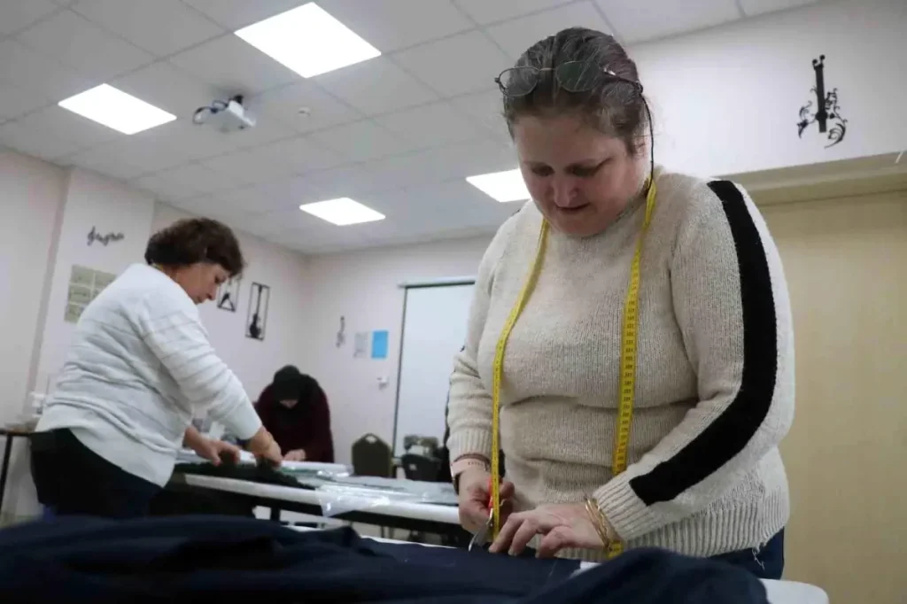 Bolu’da Özel Eğitim Okulunda Velilere Açılan Dikiş Kursu Aile Ekonomisine Can Damarı Oluyor