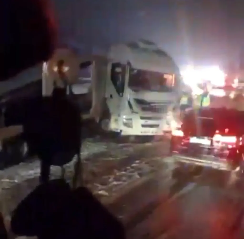 Bolu Dağı’nda Şiddetli Kar Yağışıyla Zincirleme Trafik Kazası: 6 Araç Birbirine Çarptı!