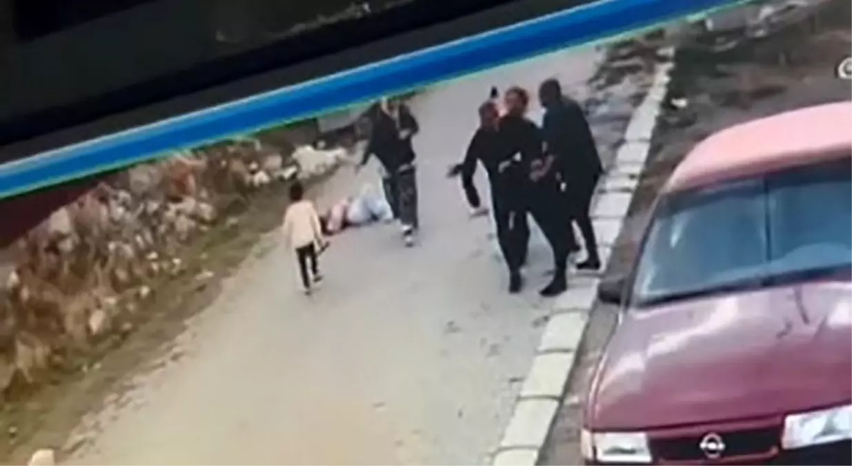 Boşanma Aşamasındaki Eşine Bıçakla Saldırdı